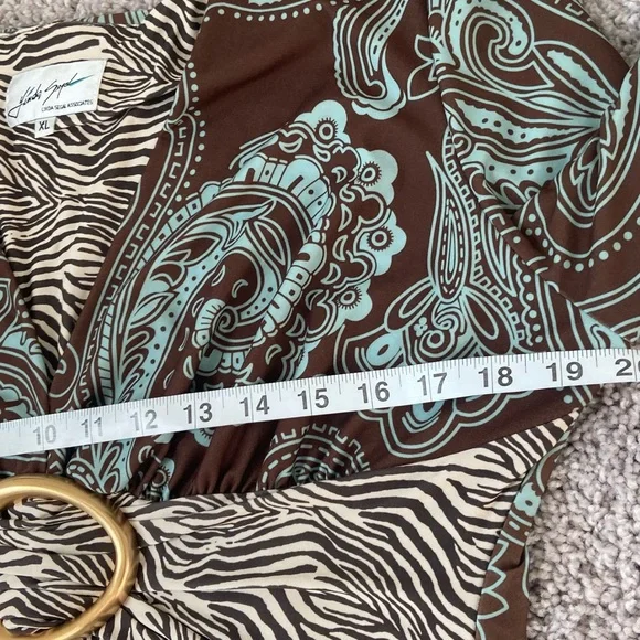 V-Neck Paisley Tunic with Zebra-Accent Waist in Brown and Turquoise - Picture 5 of 7